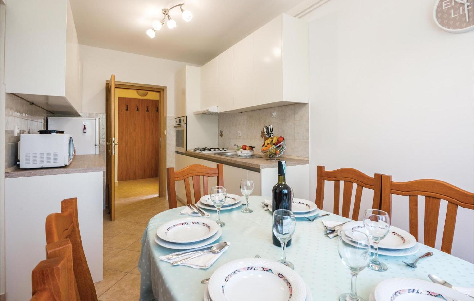 Amazing Apartment In Veprinac With Kitchen 외부 사진